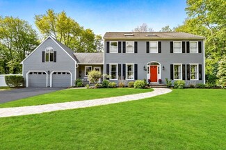 4 Oakcrest Rd, Hingham, MA 02043