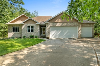 1995 Shining Tree Dr NE, Belmont, MI 49306