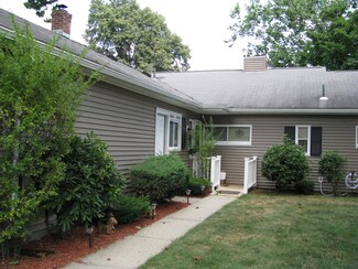90 Horseshoe Dr, Chicopee, MA 01022