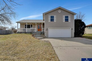 10621 N 137th St, Waverly, NE 68462