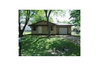 225 N 4th St, Carlisle, IA 50047
