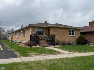 319 5th St N, Wahpeton, ND 58075