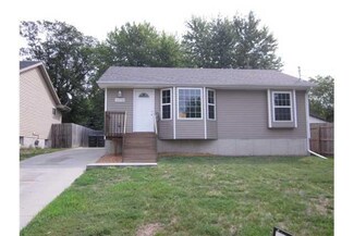 2413 E 37th Ct, Des Moines, IA 50317