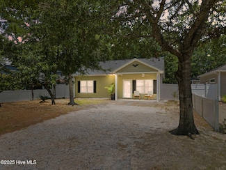 112 NW 3rd St, Oak Island, NC 28465