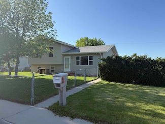 1401 Blacktail Dr, Sturgis, SD 57785