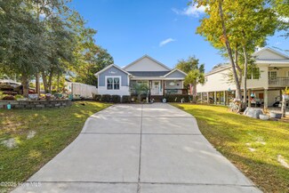 147 NE 11th St, Oak Island, NC 28465
