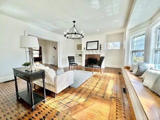 73 Randolph St, Springfield, MA 01108