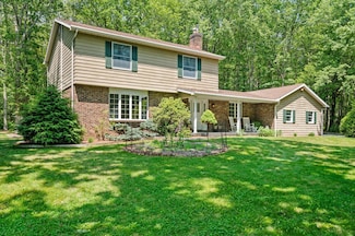 450 Bear Creek Lake Dr, Jim Thorpe, PA 18229