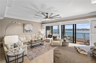 221 La Peninsula Blvd Unit 221, Naples, FL 34113