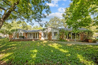 236 Bristol St, Northfield, IL 60093