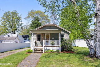 41 Pine St, Dalton, MA 01226