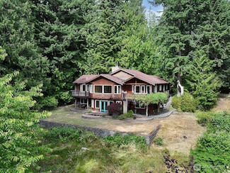 3845 Goldfinch Ln, Clinton, WA 98236