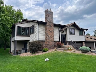 564 Donegal Cir, Saint Paul, MN 55126