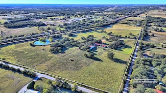 295 Feed Store Rd, Bowie, TX 76230