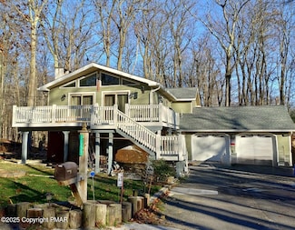 1055 Hunter Dr, Tobyhanna, PA 18466