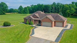 4901 New Castle Rd, Lowellville, OH 44436