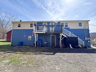 20 Oak Hill School Rd, Pownal, VT 05261