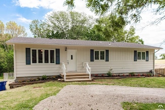 510 E 7th St, Lecompton, KS 66050