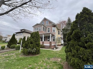 209 Lafayette Ave, Hawthorne, NJ 07506