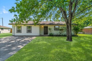 8306 Cherry Blossom Dr, Highlands, TX 77562