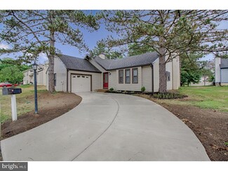 14 Camelia Ln, Mount Laurel, NJ 08054