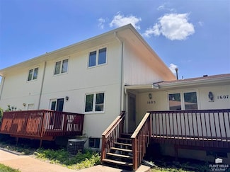 1605 Woodoak Ct, Manhattan, KS 66502