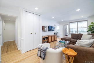 410 E Broadway Unit 3E, Long Beach, NY 11561