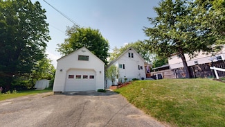 31 Vivian St, Auburn, ME 04210