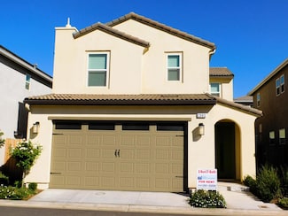 2063 N Walling Ln, Clovis, CA 93619