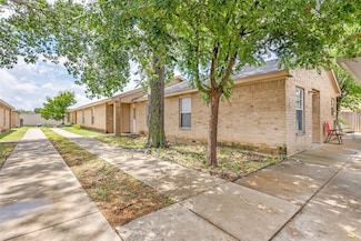 125 Cambridge Dr, Saginaw, TX 76179