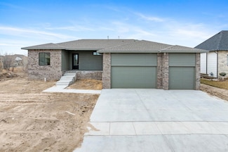 4001 N Estancia St, Wichita, KS 67205