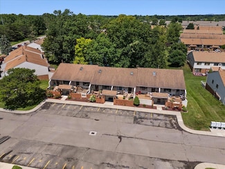 25664 Lexington Dr Unit 4, South Lyon, MI 48178