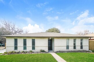 203 La Fonda Dr, Houston, TX 77060