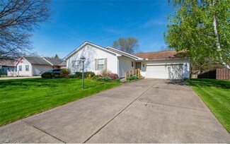 1170 Cedarwood Dr, Mineral Ridge, OH 44440