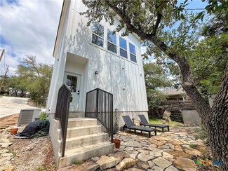 1200 Willow Dr, Canyon Lake, TX 78133