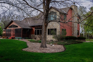 8963 Boiling Springs Ln, Shakopee, MN 55379