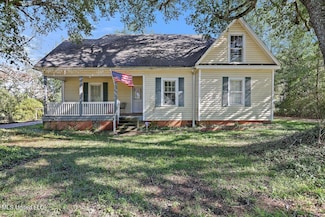 906 N Bennett St, Crystal Springs, MS 39059