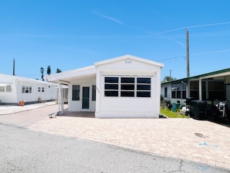 6906 W Bayou Ln, Bradenton, FL 34207