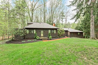 95 Park Ln, Chagrin Falls, OH 44022