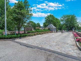 55 Lakebridge Dr S Unit 55, Kings Park, NY 11754
