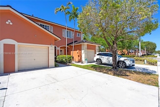 1014 NW 100th Ave, Pembroke Pines, FL 33024