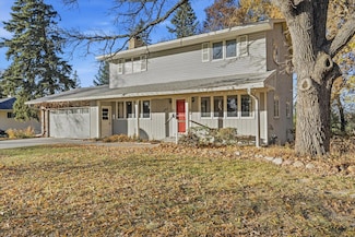 1823 Gramsie Rd, New Brighton, MN 55112