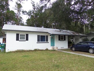 512 E Park Ave, Chiefland, FL 32626