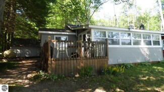 526 Ogemaw Rd, Rose City, MI 48654