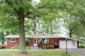 435 Parkview Dr, Columbiana, OH 44408