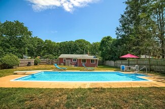 199 Arrowhead Dr, Hyannis, MA 02601