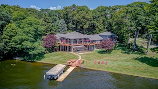 4298 Braeburn Ct, Norton Shores, MI 49441