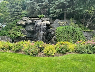 140 Winding Ridge Rd, White Plains, NY 10603