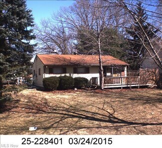 2002 James St, Niles, OH 44446