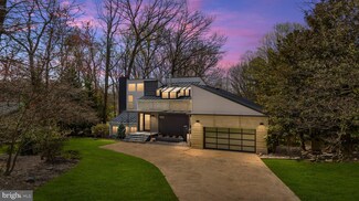 1702 Putter Ln, Reston, VA 20190